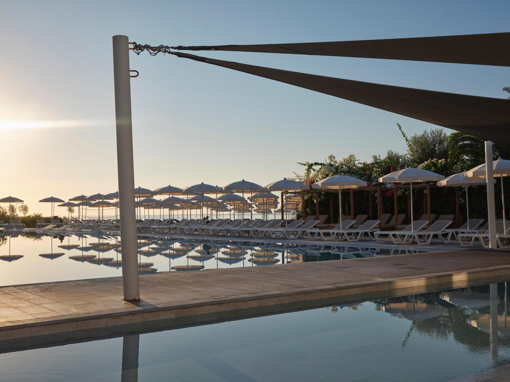 Atlantica Sungarden Park Hotel Agia Napa Buitenkant foto